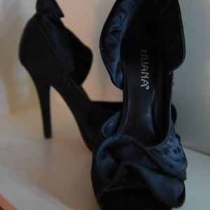 Beautiful ruffled black high heel shoe